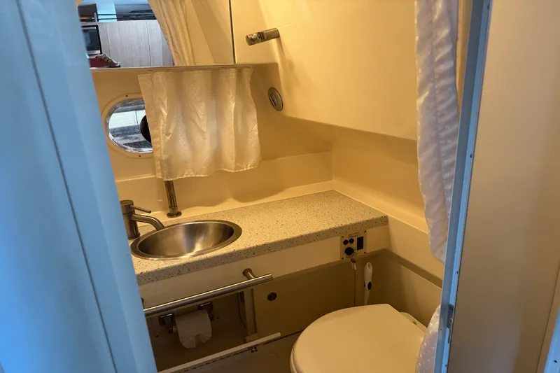 Slide: The Image of Sea Ray 310 SUNDANCER 2015 - 13