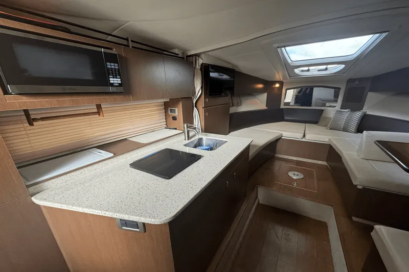 Slide: The Image of Sea Ray 310 SUNDANCER 2015 - 14