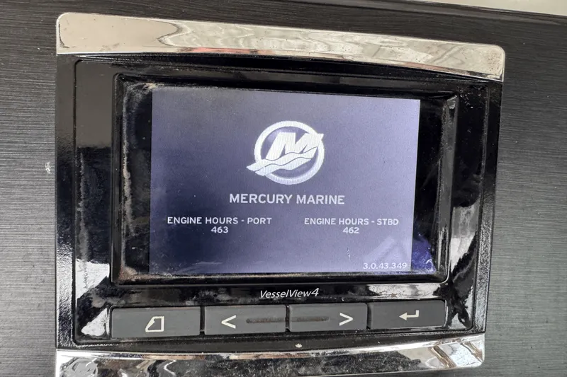 Slide: The Image of Sea Ray 310 SUNDANCER 2015 - 16