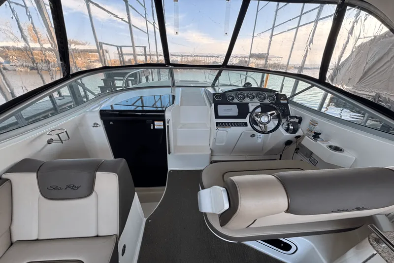 Slide: The Image of Sea Ray 310 SUNDANCER 2015 - 8