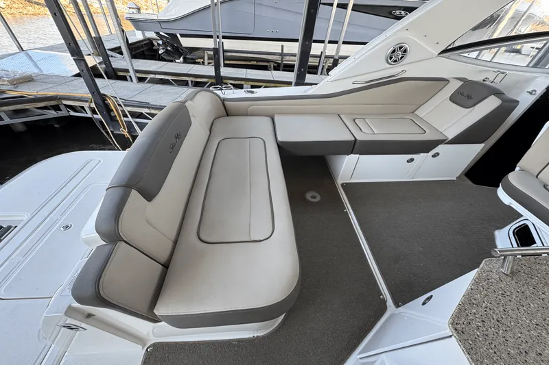 Slide: The Image of Sea Ray 310 SUNDANCER 2015 - 9