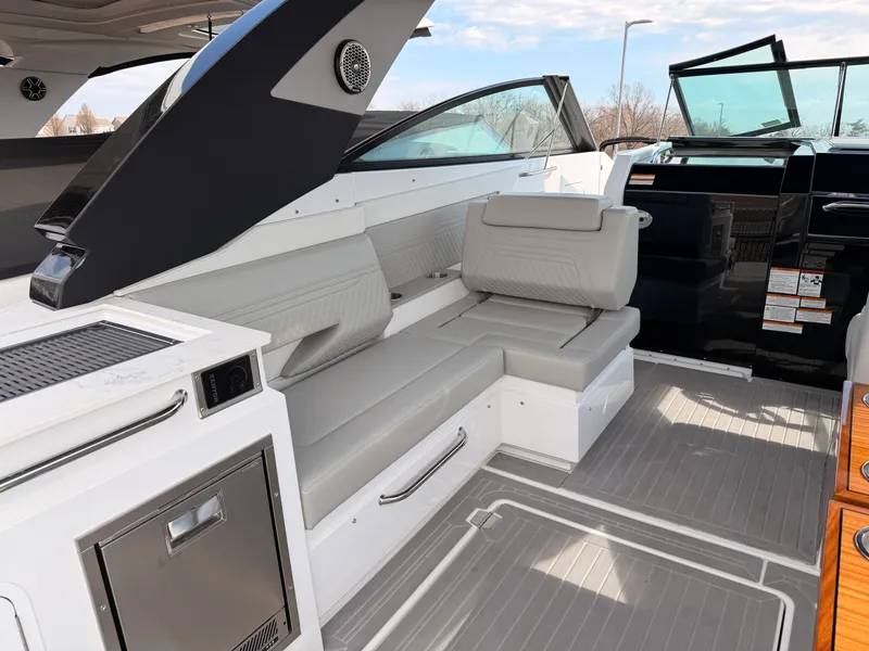 Slide: The Image of Cruisers 34 GLS 2025 - 11