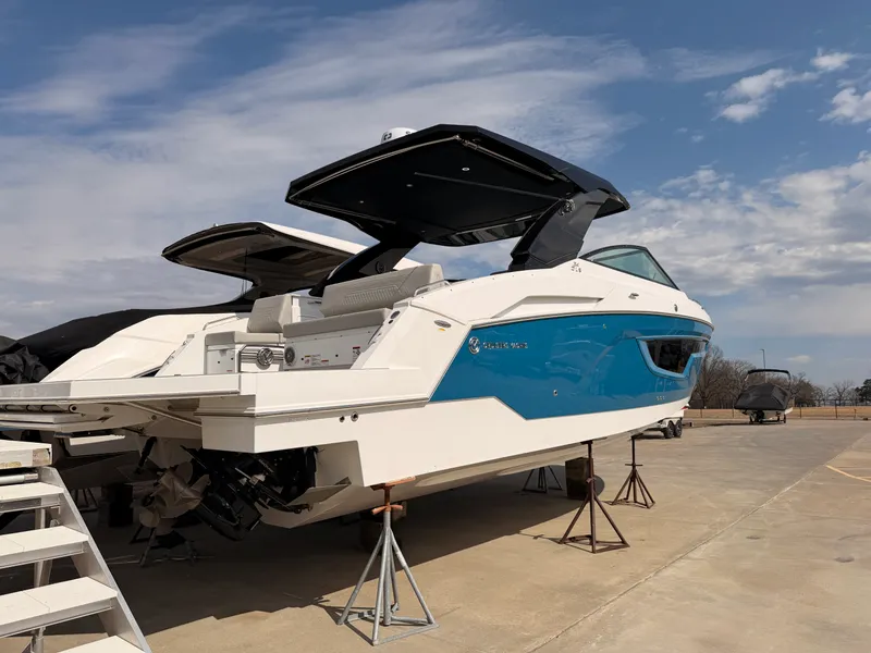 Slide: The Image of Cruisers 34 GLS 2025 - 2