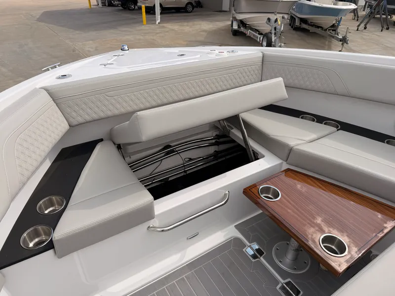 Slide: The Image of Cruisers 34 GLS 2025 - 20