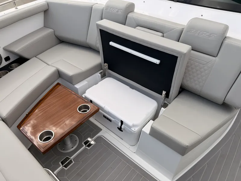 Slide: The Image of Cruisers 34 GLS 2025 - 21