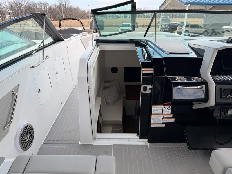 Slide: The Image of Cruisers 34 GLS 2025 - 23