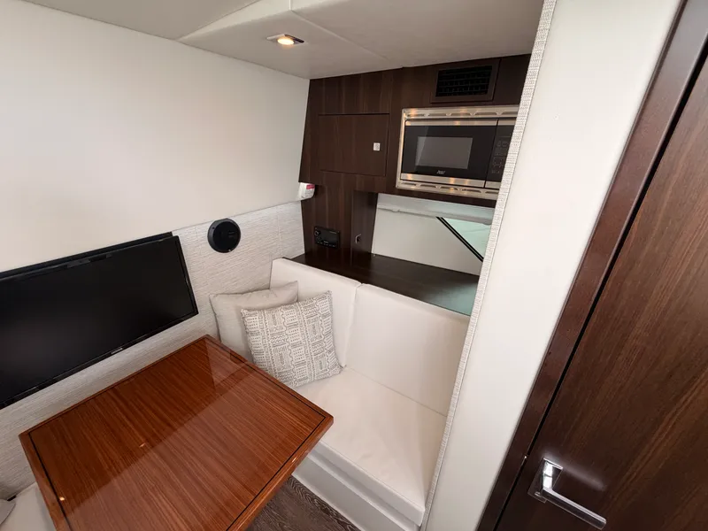 Slide: The Image of Cruisers 34 GLS 2025 - 27