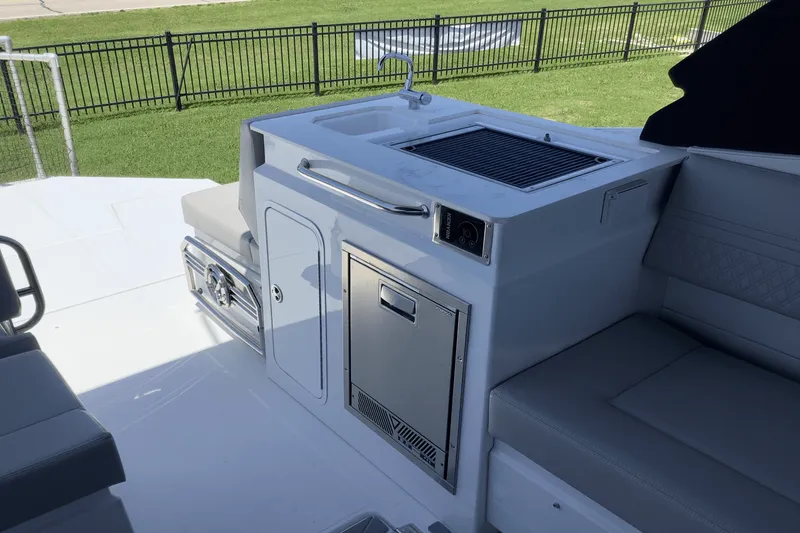 Slide: The Image of Cruisers Yachts 34 GLS 2025 - 12