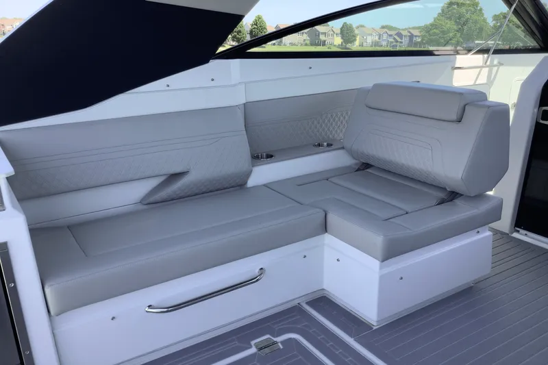 Slide: The Image of Cruisers Yachts 34 GLS 2025 - 17