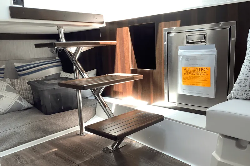 Slide: The Image of Cruisers Yachts 34 GLS 2025 - 36