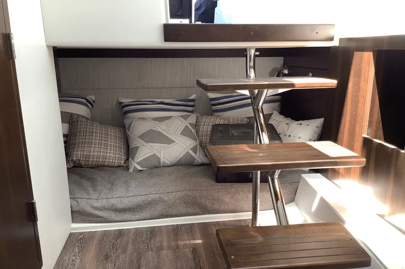 Slide: The Image of Cruisers Yachts 34 GLS 2025 - 37