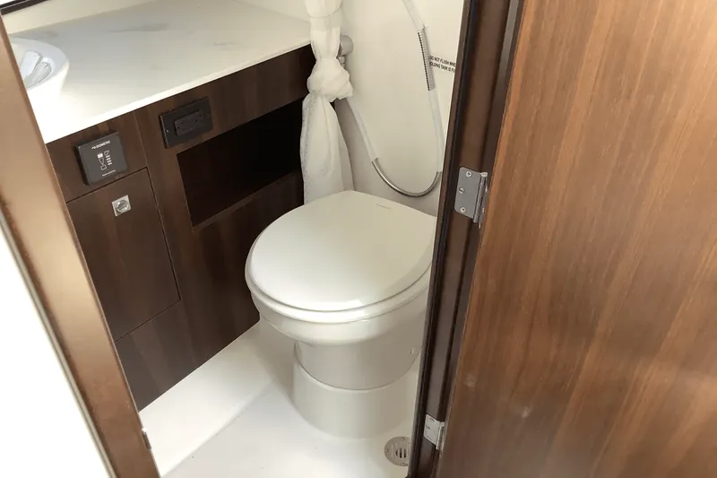 Slide: The Image of Cruisers Yachts 34 GLS 2025 - 38