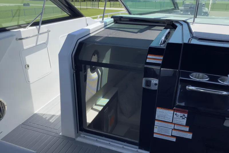 Slide: The Image of Cruisers Yachts 34 GLS 2025 - 41