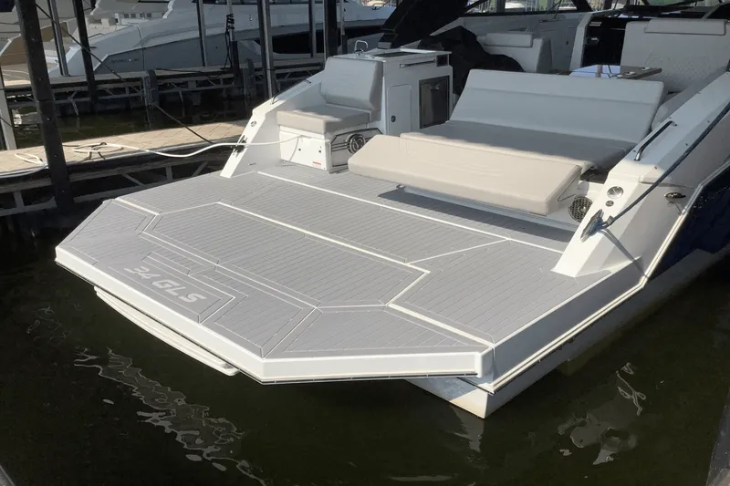 Slide: The Image of Cruisers Yachts 34 GLS 2025 - 5