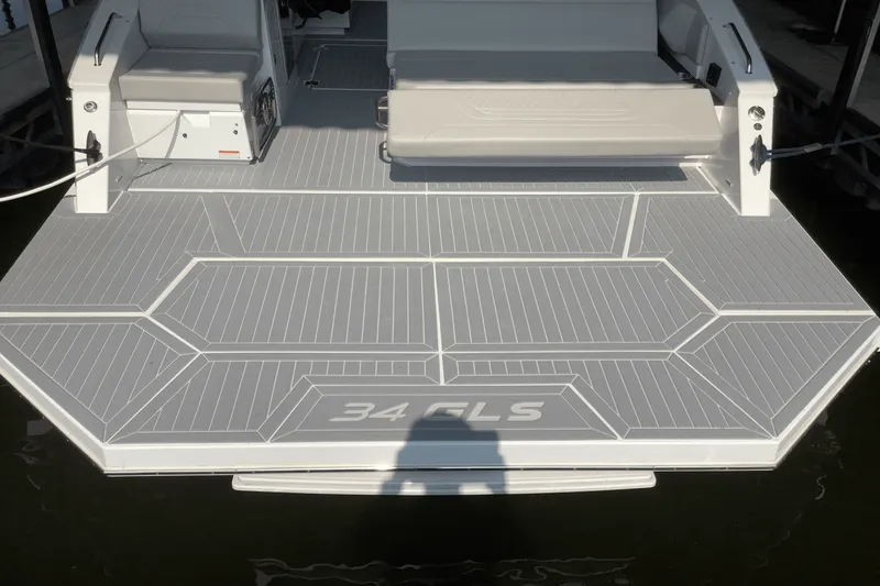 Slide: The Image of Cruisers Yachts 34 GLS 2025 - 6