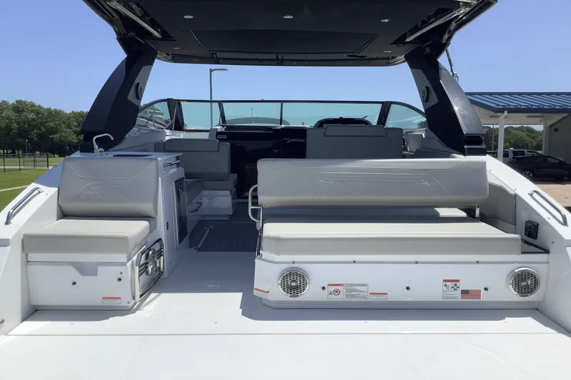 Slide: The Image of Cruisers Yachts 34 GLS 2025 - 9