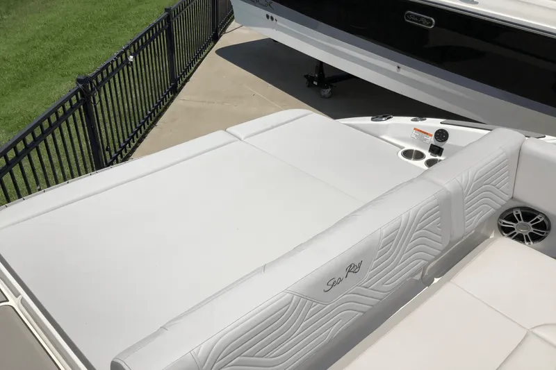 Slide: The Image of Sea Ray SDX 250 Surf 2025 - 11