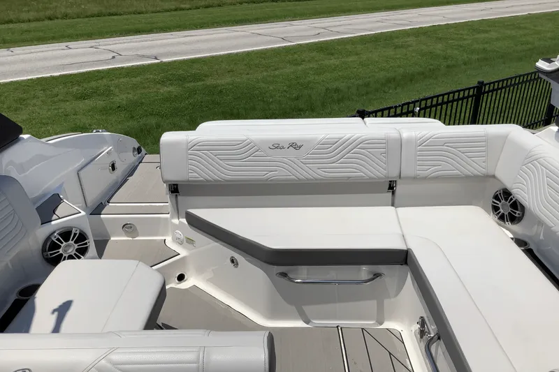 Slide: The Image of Sea Ray SDX 250 Surf 2025 - 13