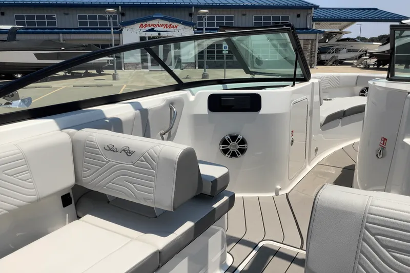 Slide: The Image of Sea Ray SDX 250 Surf 2025 - 16