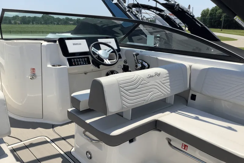 Slide: The Image of Sea Ray SDX 250 Surf 2025 - 17