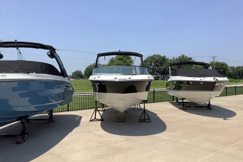 Slide: The Image of Sea Ray SDX 250 Surf 2025 - 2