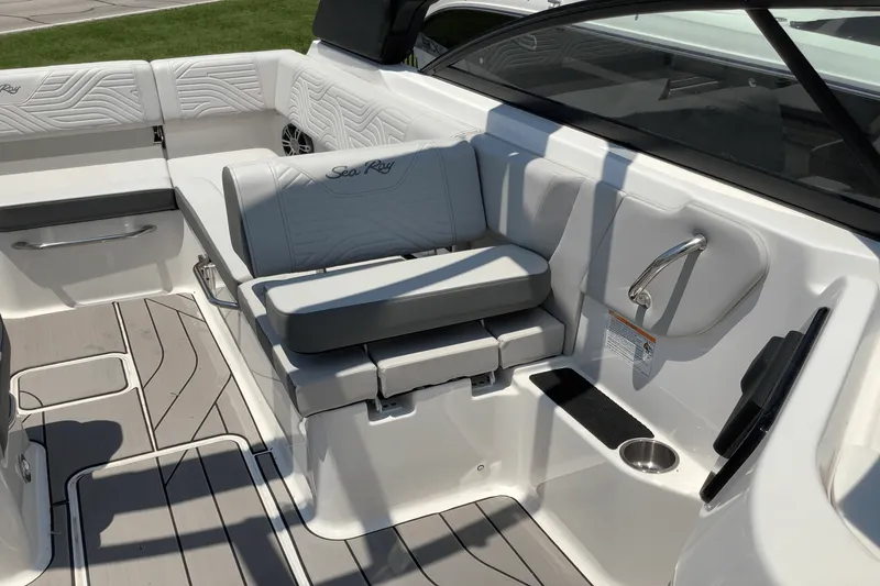 Slide: The Image of Sea Ray SDX 250 Surf 2025 - 22