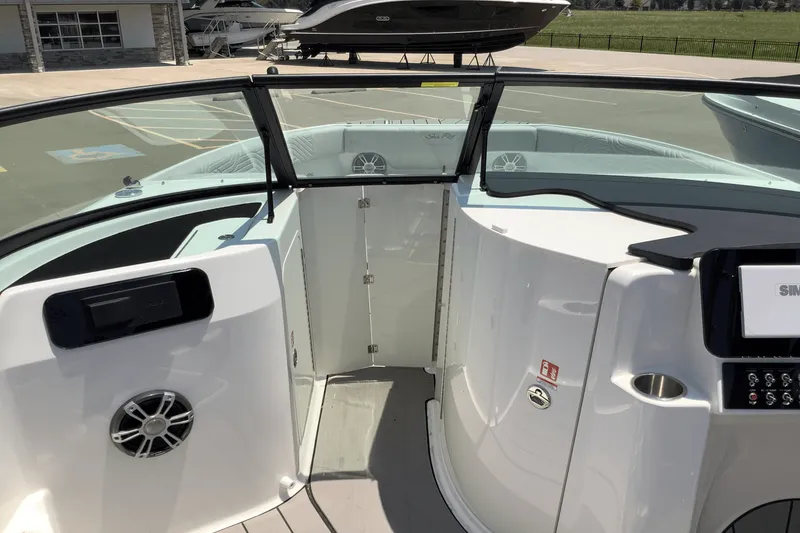 Slide: The Image of Sea Ray SDX 250 Surf 2025 - 29