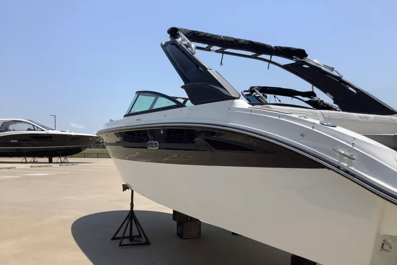 Slide: The Image of Sea Ray SDX 250 Surf 2025 - 3