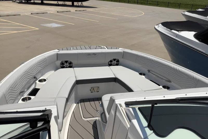 Slide: The Image of Sea Ray SDX 250 Surf 2025 - 30