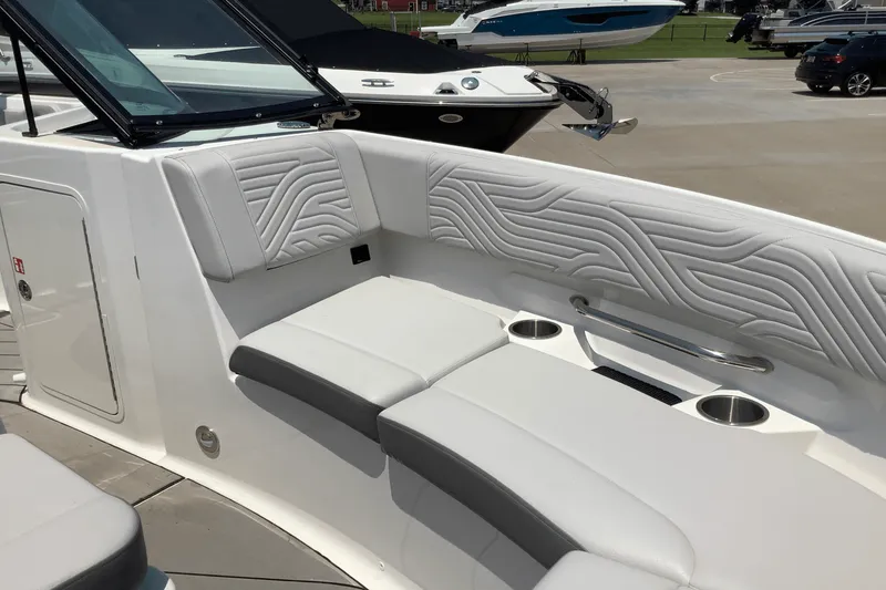 Slide: The Image of Sea Ray SDX 250 Surf 2025 - 31