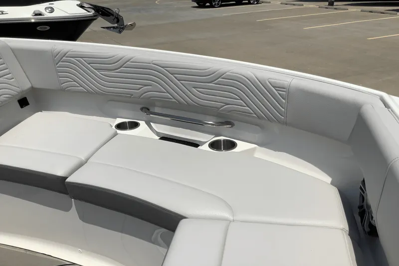 Slide: The Image of Sea Ray SDX 250 Surf 2025 - 32