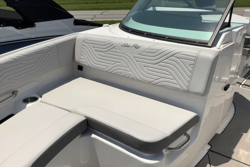 Slide: The Image of Sea Ray SDX 250 Surf 2025 - 33