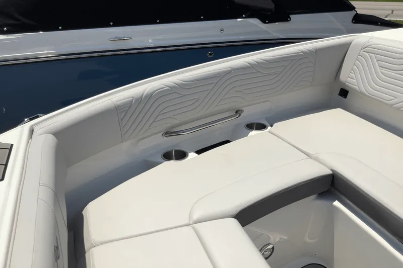 Slide: The Image of Sea Ray SDX 250 Surf 2025 - 34