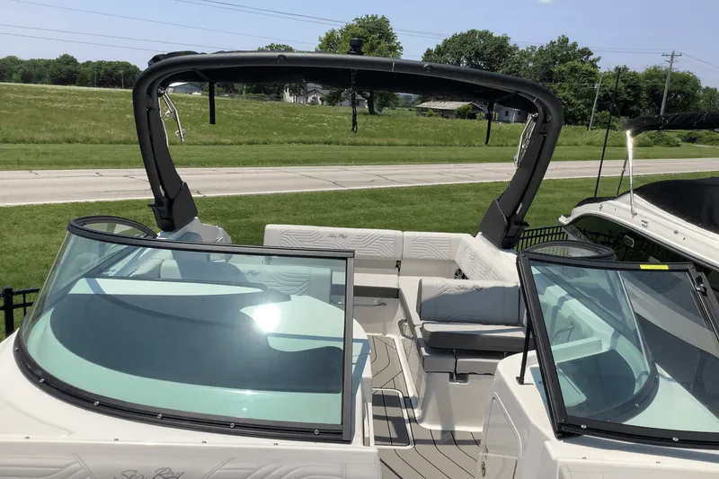 Slide: The Image of Sea Ray SDX 250 Surf 2025 - 36