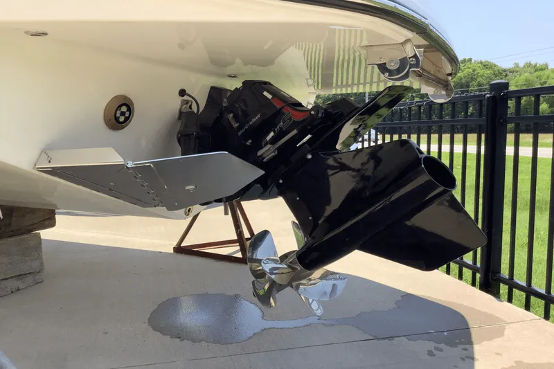 Slide: The Image of Sea Ray SDX 250 Surf 2025 - 5