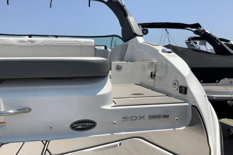 Slide: The Image of Sea Ray SDX 250 Surf 2025 - 7
