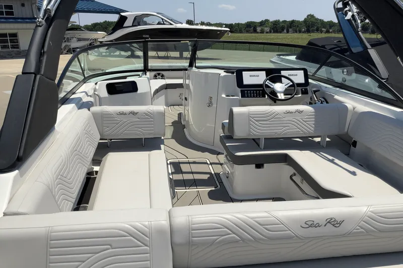 Slide: The Image of Sea Ray SDX 250 Surf 2025 - 8