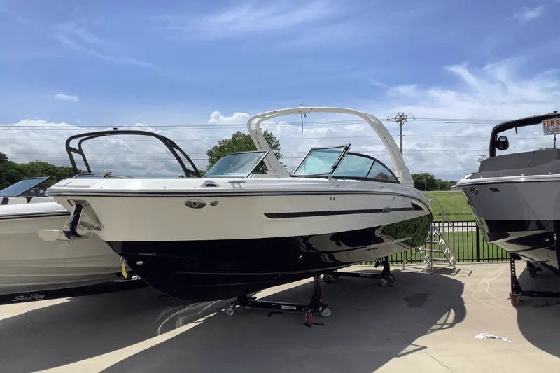 The Image of Sea Ray SDX 270 Surf 2025 - 0