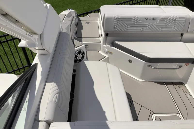 Slide: The Image of Sea Ray SDX 270 Surf 2025 - 10