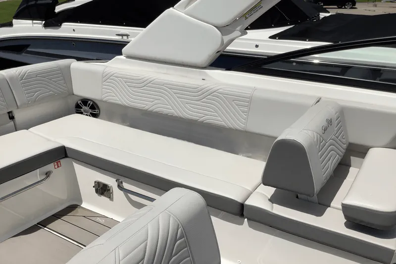 Slide: The Image of Sea Ray SDX 270 Surf 2025 - 12