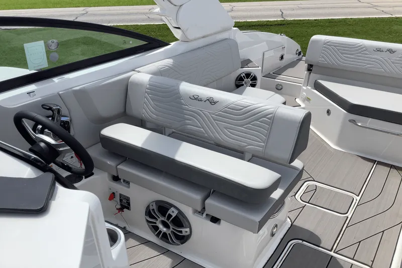 Slide: The Image of Sea Ray SDX 270 Surf 2025 - 15