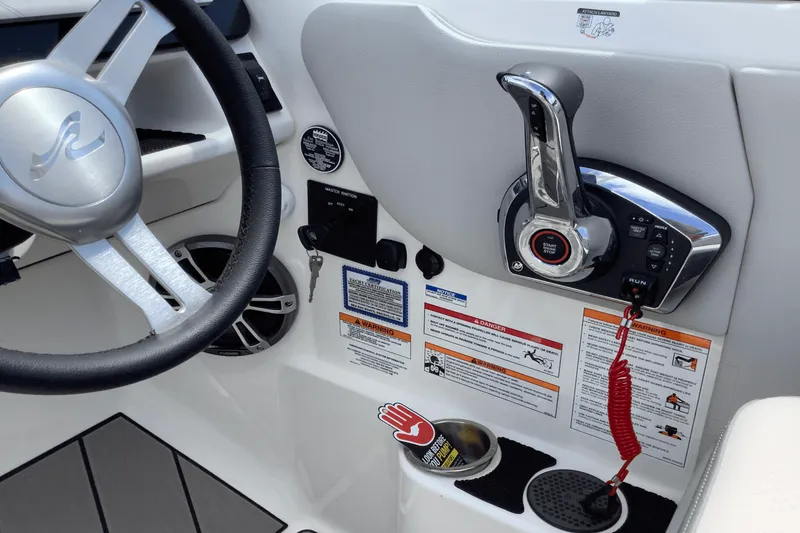 Slide: The Image of Sea Ray SDX 270 Surf 2025 - 18