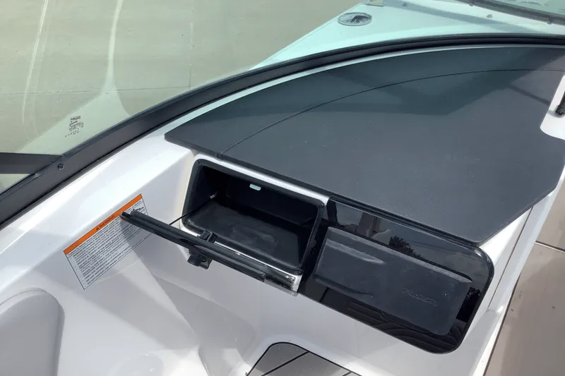 Slide: The Image of Sea Ray SDX 270 Surf 2025 - 21