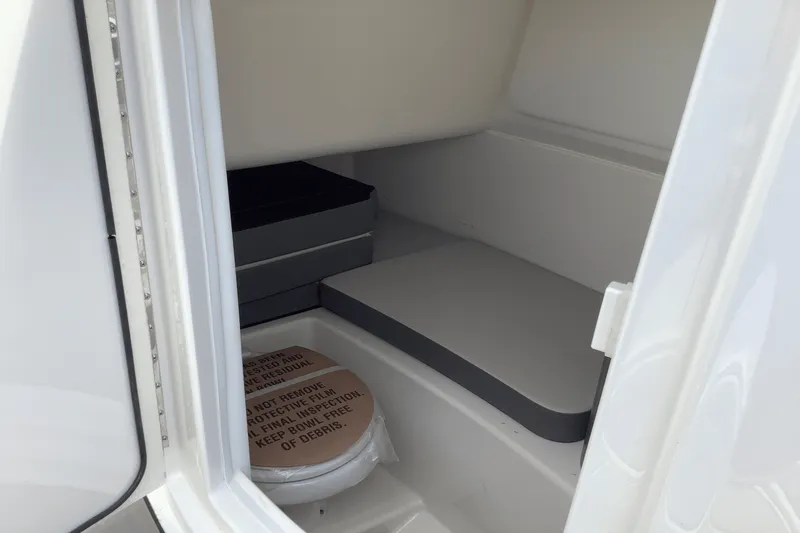 Slide: The Image of Sea Ray SDX 270 Surf 2025 - 23