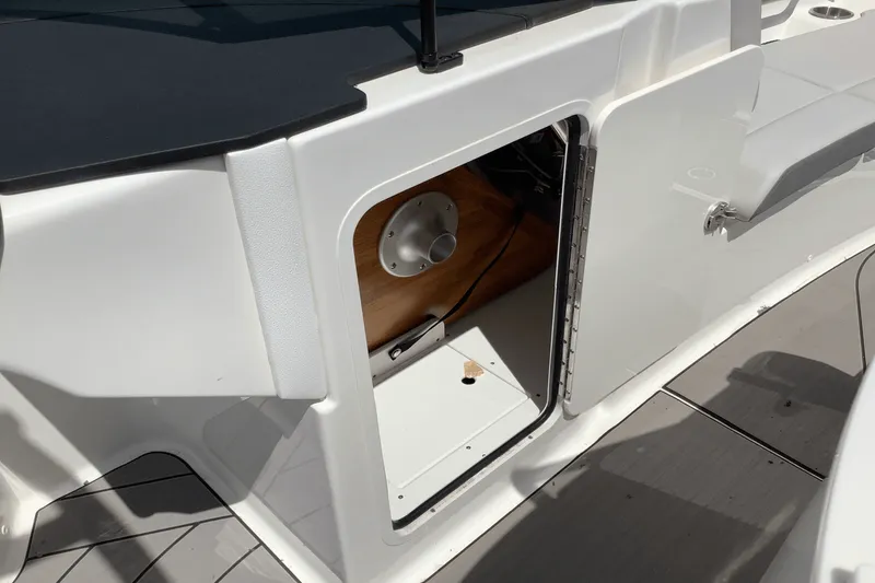 Slide: The Image of Sea Ray SDX 270 Surf 2025 - 24