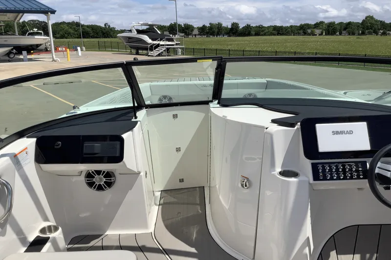 Slide: The Image of Sea Ray SDX 270 Surf 2025 - 25