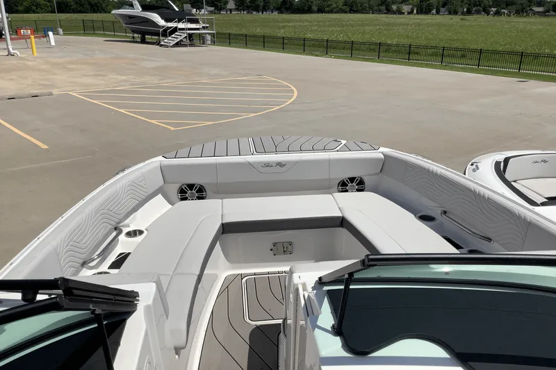 Slide: The Image of Sea Ray SDX 270 Surf 2025 - 26