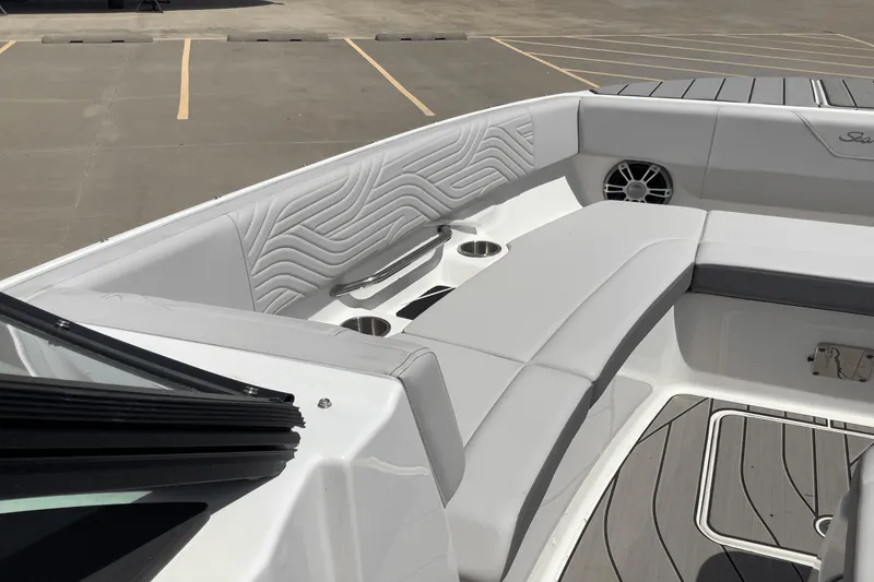 Slide: The Image of Sea Ray SDX 270 Surf 2025 - 27