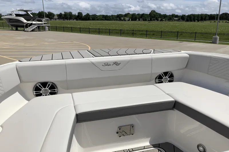 Slide: The Image of Sea Ray SDX 270 Surf 2025 - 28