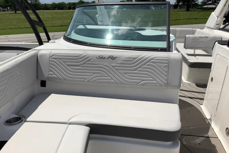 Slide: The Image of Sea Ray SDX 270 Surf 2025 - 30